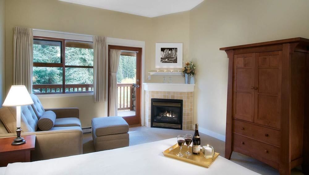 The Pinnacle Lodge Sun Peaks Ngoại thất bức ảnh