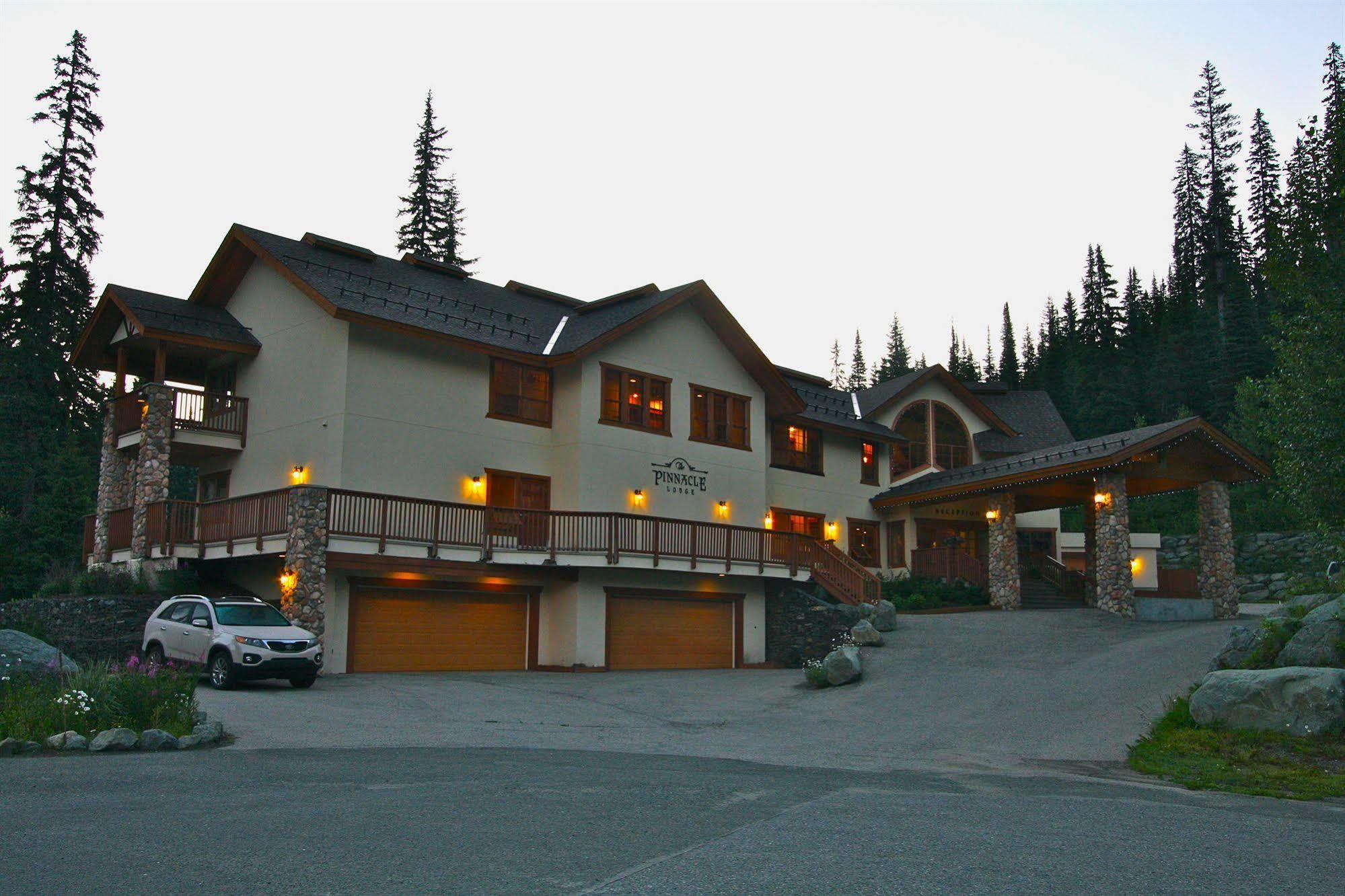 The Pinnacle Lodge Sun Peaks Ngoại thất bức ảnh